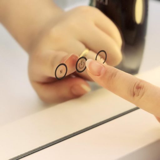 Make-up zrcátko s LED osvětlením