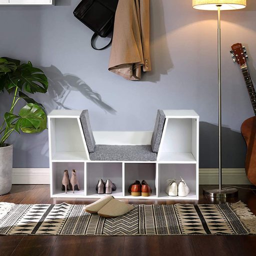 Úložná police se sedákem a polštáři