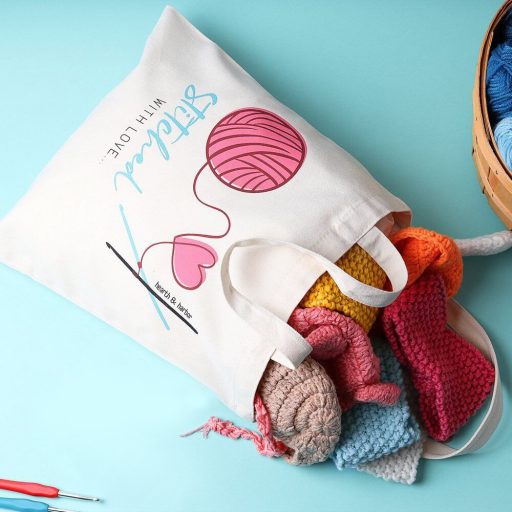 Háčkovaná sada s barevnou přízí a doplňky