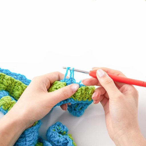 Sada háčků na háčkování s doplňky v pouzdře