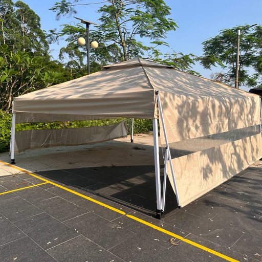 Pavilon s bočními clonami a poloviční zadní stěnou, béžový