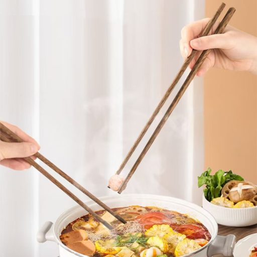 Wok pánev s kuchyňským příslušenstvím