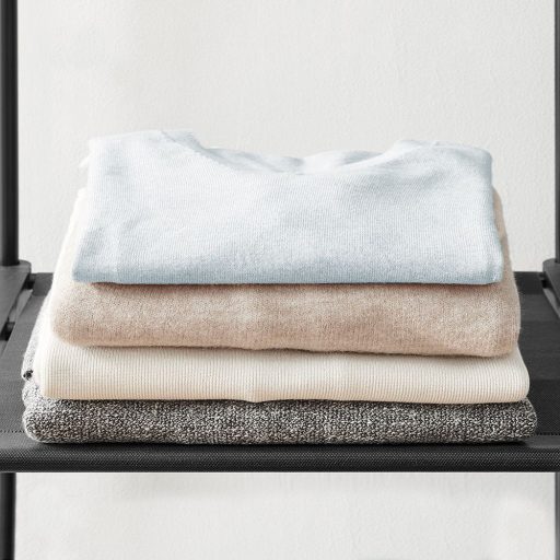 Přenosný stojan na oblečení